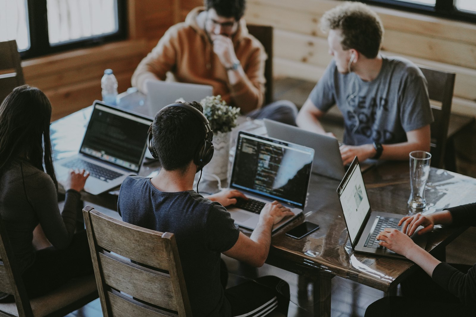 Equipo de trabajo colaborando